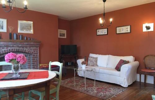 Saint-Aubin-le-Cauf Bed & Breakfast | Discover La Chatellenie: Guest Rated 9.3 & Kitchen Amenities