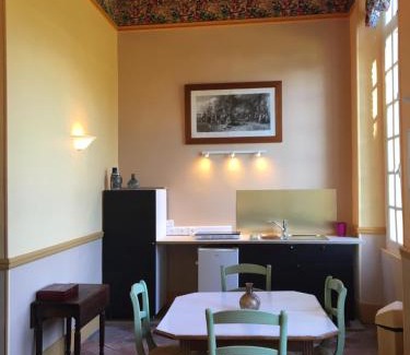 Saint-Aubin-le-Cauf Bed & Breakfast | Discover La Chatellenie: Guest Rated 9.3 & Kitchen Amenities