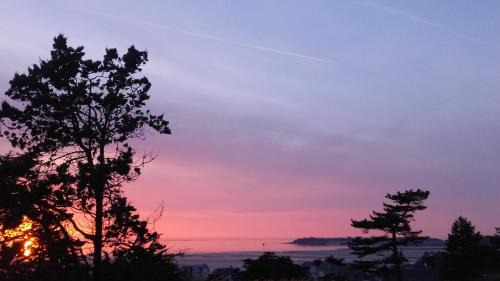 Saint-Pair-sur-Mer House | Experience Comfort at Chambres d'hôtes Christa - 8.9/10 Rated