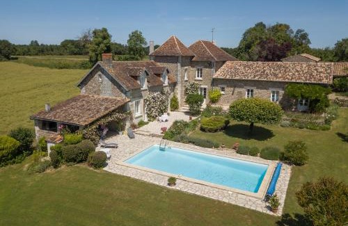 Vouneuil-sur-Vienne Bed & Breakfast | Cozy Oceanfront Retreat at Chambres d'Hôtes La Pocterie