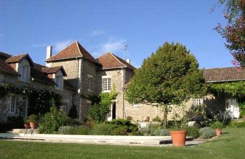 Vouneuil-sur-Vienne Bed & Breakfast | Cozy Oceanfront Retreat at Chambres d'Hôtes La Pocterie