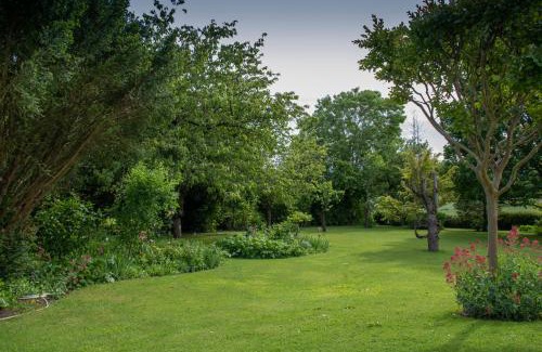 Vouneuil-sur-Vienne Bed & Breakfast | Cozy Oceanfront Retreat at Chambres d'Hôtes La Pocterie