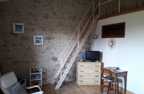Saint-Auvent Bed & Breakfast | Discover the Unique Chambres D'hôtes à L'art'elier Experience
