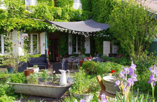 Racrange Bed & Breakfast | Cozy Stay at Chambres d'hôtes Au presbytère with Ocean Views