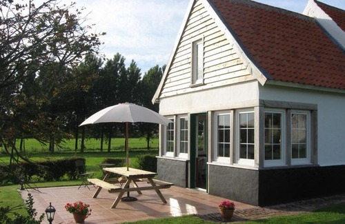 Ardres Bed & Breakfast | Elegant B&B La Fermette du Lac with Oceanfront Views