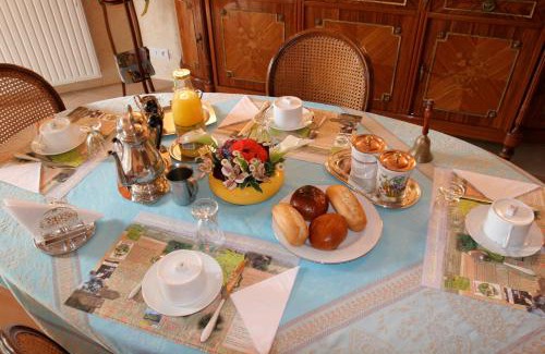 Tresboeuf Bed & Breakfast | Pet-Friendly Retreat at Chambres d'hôtes de Lunel