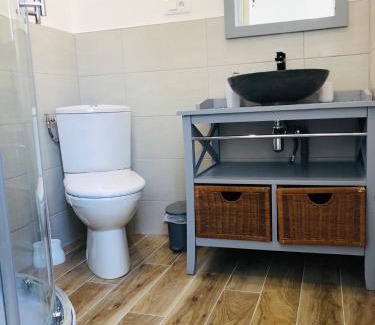 Auvillar Bed & Breakfast | Relax at Chambres d'Hôtes de Marchet with Ocean Views