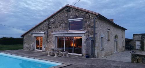 Loudun Bed & Breakfast | Experience Oceanfront Bliss at Chambres d'hôtes des Princes