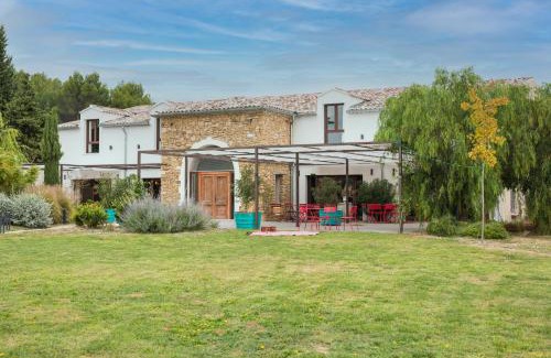 Courthezon Bed & Breakfast | Discover Domaine de Cristia: Guest Rated 9/10 with Dining