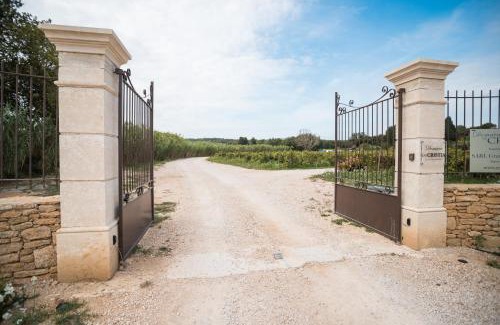 Courthezon Bed & Breakfast | Discover Domaine de Cristia: Guest Rated 9/10 with Dining