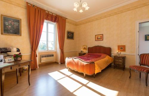 Pipriac Bed & Breakfast | Cozy Retreat at Chambres d'Hôtes du Chalet de Caharet