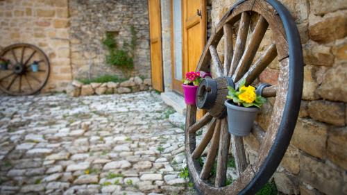 Buzeins Bed & Breakfast | Discover Entre Dolmens et Fontaines with Ocean Views