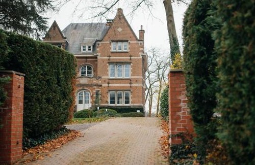 Maubroux Bed & Breakfast | Welcoming Eucalyptus and Glycine B&B with Hot Tub Access