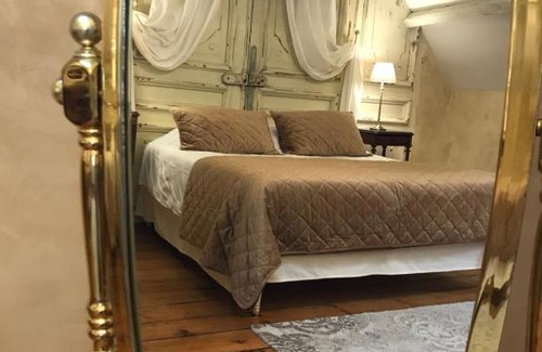 Ville Haute Bed & Breakfast | Elegant Stay at Chambres d'hôtes du château - 4 Stars