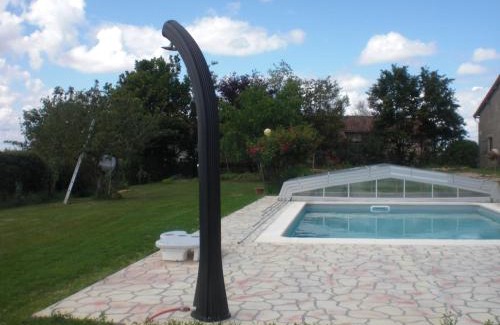 Chenay-le-Chatel Bed & Breakfast | Inviting Oceanfront Retreat: chambres d'hôtes de la colline