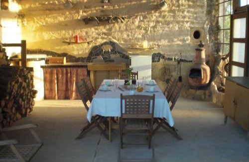 Chenay-le-Chatel Bed & Breakfast | Inviting Oceanfront Retreat: chambres d'hôtes de la colline