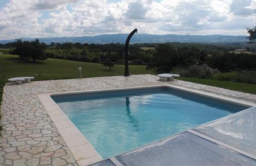 Chenay-le-Chatel Bed & Breakfast | Inviting Oceanfront Retreat: chambres d'hôtes de la colline