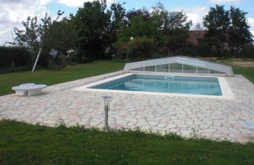 Chenay-le-Chatel Bed & Breakfast | Inviting Oceanfront Retreat: chambres d'hôtes de la colline