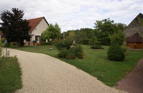 Farges-en-Septaine Bed & Breakfast | Elegant Chambres d'Hôtes Domaine d'Augy with Ocean View
