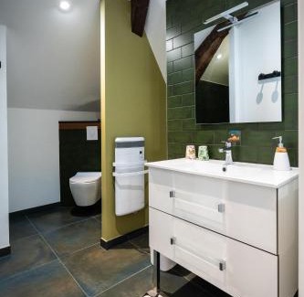 Arudy Bed & Breakfast | Gaïnaa: Family-Friendly Retreat with Oceanfront Views
