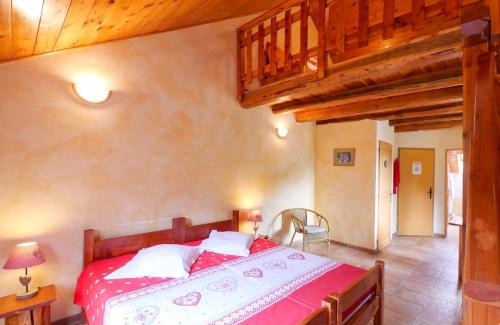 Pont-du-Fosse Bed & Breakfast | Oceanfront Retreat at Chambres d'hôtes l'Abondance - Rated 9.4