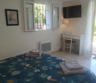 Puget-sur-Argens Bed & Breakfast | Oceanfront Retreat at Chambres d'Hôtes Le Mas du Bijou Bleu