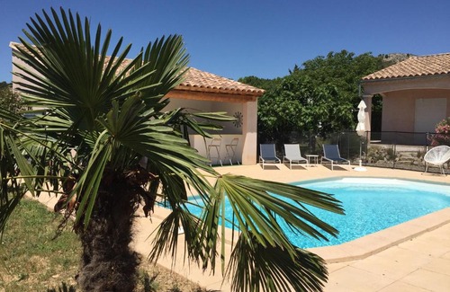 Merindol Bed & Breakfast | Top-Rated Chambres d'hôtes La Brullière with Pool Access