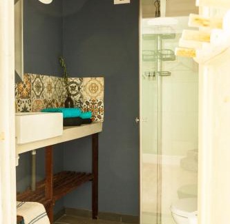 Saint-Seine Bed & Breakfast | Inviting Chambres d'hôtes La Cressonne with Oceanfront Views