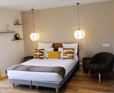 La Menardais Apartment | Inviting Stay at Chambres d'hôtes 'La Clairière aux Chênes'