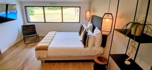La Menardais Apartment | Inviting Stay at Chambres d'hôtes 'La Clairière aux Chênes'