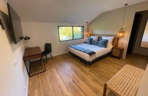La Menardais Apartment | Inviting Stay at Chambres d'hôtes 'La Clairière aux Chênes'
