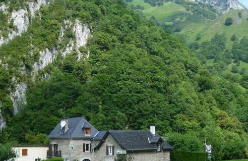 Accous Bed & Breakfast | Pet-Friendly Retreat at Chambres d’hôtes La Cavalière