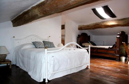 Tourtrol House | Discover La Luciole: Oceanfront Retreat with Pool Access