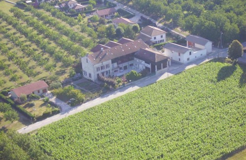 Izeron Bed & Breakfast | Discover Comfort at Chambres d'Hôtes La Noyeraie, Rated 8.6