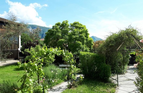 Izeron Bed & Breakfast | Discover Comfort at Chambres d'Hôtes La Noyeraie, Rated 8.6