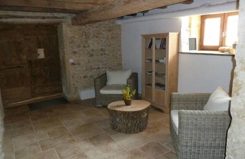 Denice Bed & Breakfast | Tranquil Retreat at Chambres d'hôtes Le Calme - Rated 9.6