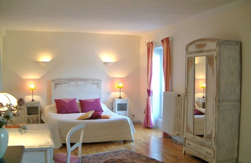 Denice Bed & Breakfast | Tranquil Retreat at Chambres d'hôtes Le Calme - Rated 9.6