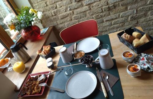 Bergues Bed & Breakfast | Elegant Chambres d'Hôtes Le Carillon with Breakfast & Dining