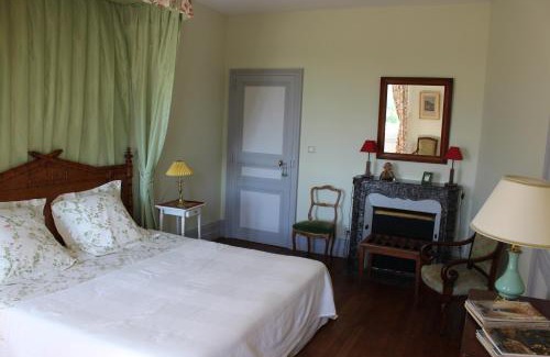 Thure Bed & Breakfast | Oceanfront Stay at Chambres d'Hôtes Le Château de la Plante