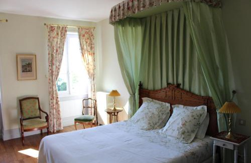 Thure Bed & Breakfast | Oceanfront Stay at Chambres d'Hôtes Le Château de la Plante