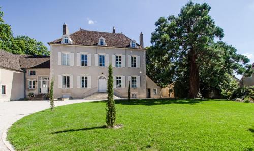 Demigny House | Discover Le Clos des Tilleuls: Oceanfront Retreat with Pool