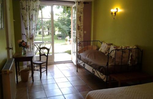 Saint-Thomas Bed & Breakfast | Beautiful Oceanfront Stay at Chambres d'Hôtes Les Douves