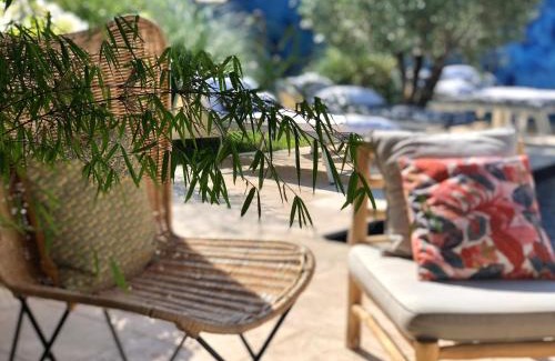 Sarrians Bed & Breakfast | Serene Oceanfront Stay at Chambres D'hôtes Les Garçons