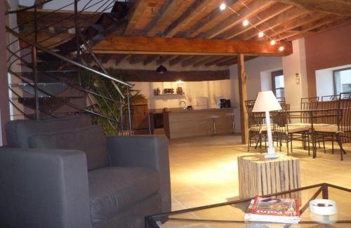 Sens-Beaujeu Bed & Breakfast | Child-Friendly Retreat at Chambres d'Hôtes Les Potiers