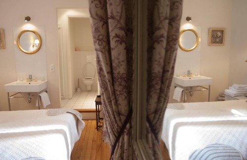 Figeac House | Discover Comfort at Chambres d'hôtes Les Pratges