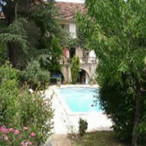 Figeac House | Oceanfront Getaway at Chambres d'hôtes Les Pratges