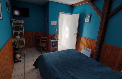 Beauvoir House | Cozy Retreat at Chambres d'hôtes Les Salles with Breakfast