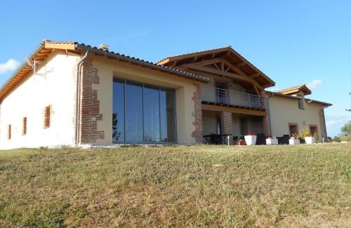 Moissac House | Chambres d'Hôtes Lieu Dit Cruzel: Pet-Friendly Oceanfront Retreat