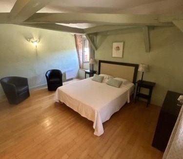 Tour-de-Faure Bed & Breakfast | Discover Maison Redon: Oceanfront Rooms with Pool Access