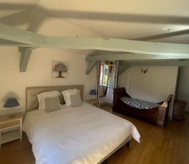 Tour-de-Faure Bed & Breakfast | Discover Maison Redon: Oceanfront Rooms with Pool Access